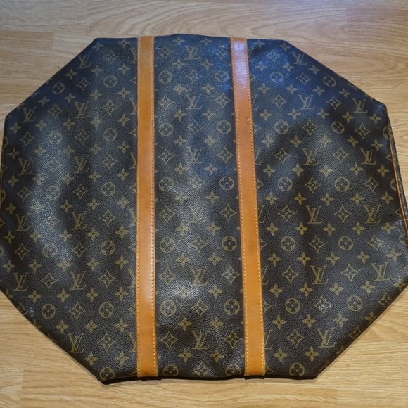Louis Vuitton Keepall Monogram Duffle - Picture 5 of 9
